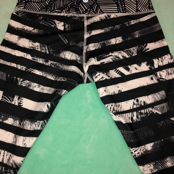 Lululemon Wunder Under Crop 8 - Picture 3 of 3